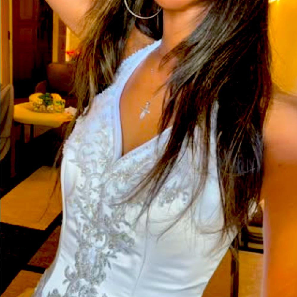 Wedding on a budget? Exquisite wedding dress size 4